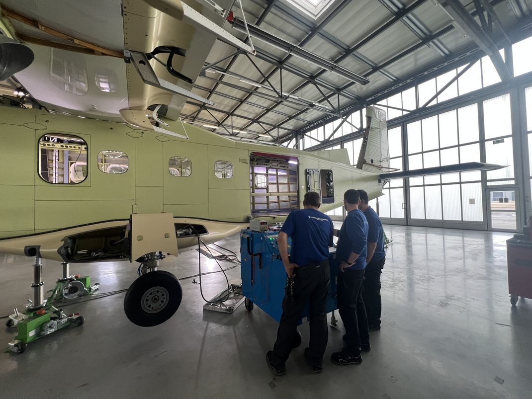 Do228_Wing_Engine_02.jpg